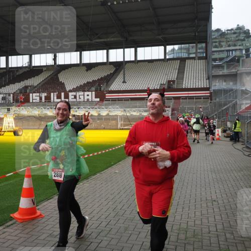 07.12.2025 - St. Pauli X-Mass-Run No. 15 Fabian Wolf http://msf.ph/oto/9418856 07.12.2025 11:28:30 Ziel 1897, 1917, 1919, 1920, 1921, 2162, 2163, 2164, 2426, 2427, 2431, 2495, 2774, 2808, 2845, 3599, 3670, 4641 meine-sportfotos.de