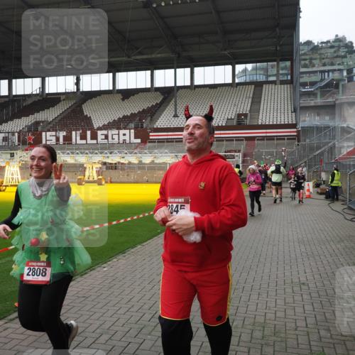 07.12.2025 - St. Pauli X-Mass-Run No. 15 Fabian Wolf http://msf.ph/oto/9418857 07.12.2025 11:28:30 Ziel 1897, 1917, 1919, 1920, 1921, 2162, 2163, 2164, 2426, 2427, 2431, 2495, 2774, 2808, 2845, 3599, 3670, 4641 meine-sportfotos.de