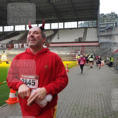 07.12.2025 - St. Pauli X-Mass-Run No. 15 Fabian Wolf http://msf.ph/oto/9418859 07.12.2025 11:28:30 Ziel 1897, 1917, 1919, 1920, 1921, 2162, 2163, 2164, 2426, 2427, 2431, 2495, 2774, 2808, 2845, 3599, 3670, 4641 meine-sportfotos.de