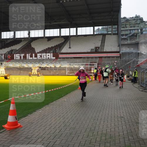 07.12.2025 - St. Pauli X-Mass-Run No. 15 Fabian Wolf http://msf.ph/oto/9418860 07.12.2025 11:28:32 Ziel 1897, 1917, 1919, 1920, 1921, 2162, 2164, 2426, 2427, 2431, 2495, 2774, 2808, 2845, 3670, 4641, 4832 meine-sportfotos.de