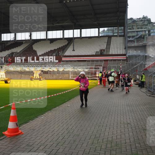 07.12.2025 - St. Pauli X-Mass-Run No. 15 Fabian Wolf http://msf.ph/oto/9418861 07.12.2025 11:28:32 Ziel 1897, 1917, 1919, 1920, 1921, 2162, 2164, 2426, 2427, 2431, 2495, 2774, 2808, 2845, 3670, 4641, 4832 meine-sportfotos.de