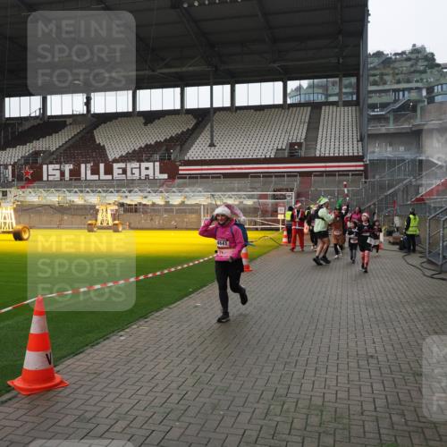 07.12.2025 - St. Pauli X-Mass-Run No. 15 Fabian Wolf http://msf.ph/oto/9418862 07.12.2025 11:28:32 Ziel 1897, 1917, 1919, 1920, 1921, 2162, 2164, 2426, 2427, 2431, 2495, 2774, 2808, 2845, 3670, 4641, 4832 meine-sportfotos.de