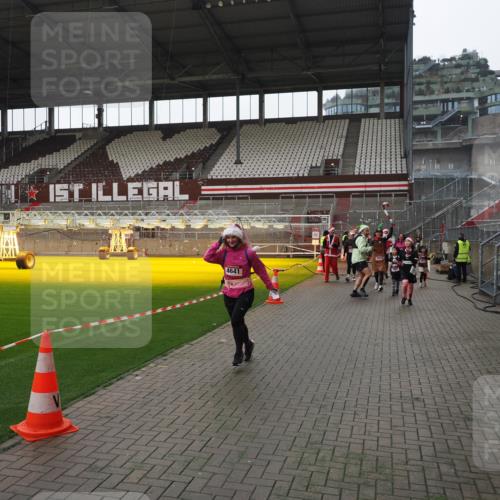 07.12.2025 - St. Pauli X-Mass-Run No. 15 Fabian Wolf http://msf.ph/oto/9418863 07.12.2025 11:28:32 Ziel 1897, 1917, 1919, 1920, 1921, 2162, 2164, 2426, 2427, 2431, 2495, 2774, 2808, 2845, 3670, 4641, 4832 meine-sportfotos.de