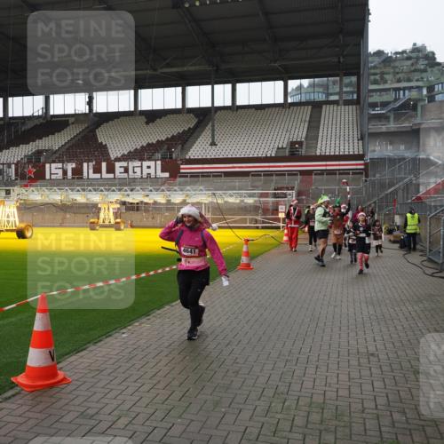 07.12.2025 - St. Pauli X-Mass-Run No. 15 Fabian Wolf http://msf.ph/oto/9418864 07.12.2025 11:28:33 Ziel 1897, 1917, 1919, 1920, 1921, 2164, 2426, 2427, 2431, 2495, 2774, 2808, 2845, 3670, 4641, 4832 meine-sportfotos.de
