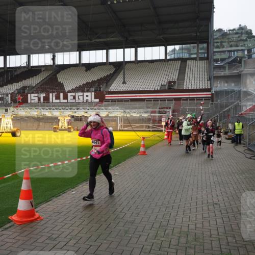 07.12.2025 - St. Pauli X-Mass-Run No. 15 Fabian Wolf http://msf.ph/oto/9418865 07.12.2025 11:28:33 Ziel 1897, 1917, 1919, 1920, 1921, 2164, 2426, 2427, 2431, 2495, 2774, 2808, 2845, 3670, 4641, 4832 meine-sportfotos.de