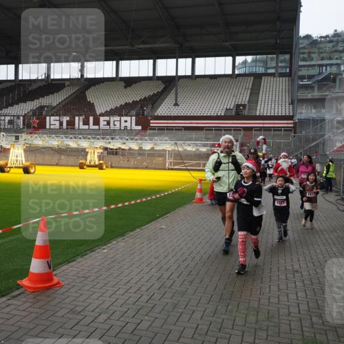 07.12.2025 - St. Pauli X-Mass-Run No. 15 Fabian Wolf http://msf.ph/oto/9418866 07.12.2025 11:28:36 Ziel 1897, 1917, 1919, 1920, 1921, 2426, 2427, 2431, 2495, 2774, 2808, 2845, 4641, 4832 meine-sportfotos.de
