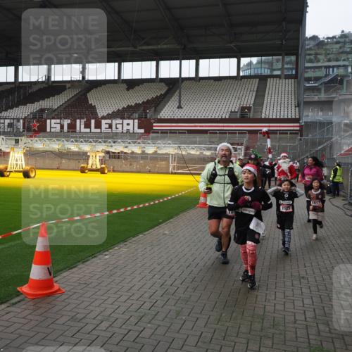 07.12.2025 - St. Pauli X-Mass-Run No. 15 Fabian Wolf http://msf.ph/oto/9418867 07.12.2025 11:28:36 Ziel 1897, 1917, 1919, 1920, 1921, 2426, 2427, 2431, 2495, 2774, 2808, 2845, 4641, 4832 meine-sportfotos.de