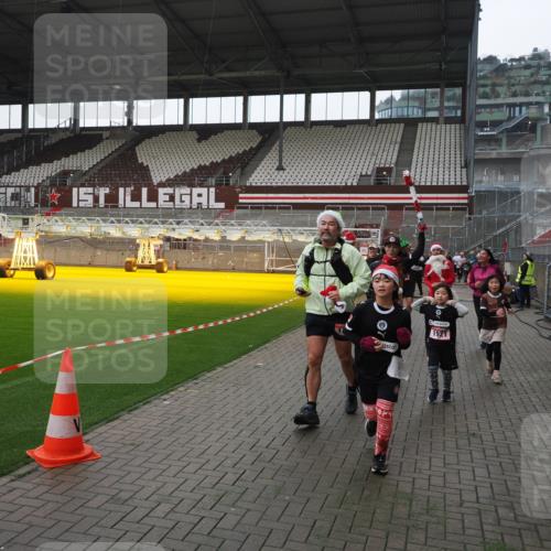 07.12.2025 - St. Pauli X-Mass-Run No. 15 Fabian Wolf http://msf.ph/oto/9418868 07.12.2025 11:28:36 Ziel 1897, 1917, 1919, 1920, 1921, 2426, 2427, 2431, 2495, 2774, 2808, 2845, 4641, 4832 meine-sportfotos.de