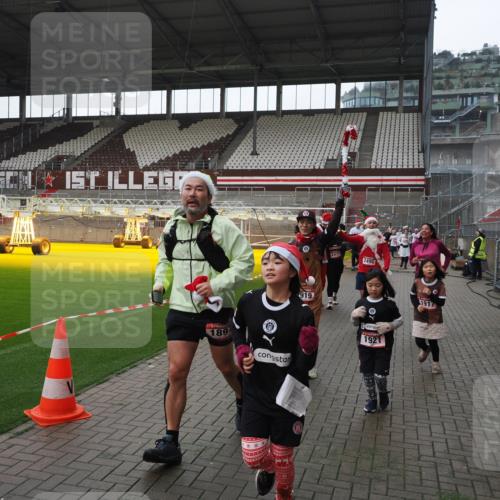 07.12.2025 - St. Pauli X-Mass-Run No. 15 Fabian Wolf http://msf.ph/oto/9418872 07.12.2025 11:28:37 Ziel 1897, 1917, 1919, 1920, 1921, 2383, 2426, 2427, 2431, 2495, 2774, 2808, 2845, 4641, 4832 meine-sportfotos.de