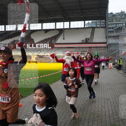 07.12.2025 - St. Pauli X-Mass-Run No. 15 Fabian Wolf http://msf.ph/oto/9418880 07.12.2025 11:28:39 Ziel 1897, 1917, 1919, 1920, 1921, 2383, 2426, 2427, 2431, 2495, 2707, 2774, 2808, 2845, 3234, 4641, 4818, 4832 meine-sportfotos.de