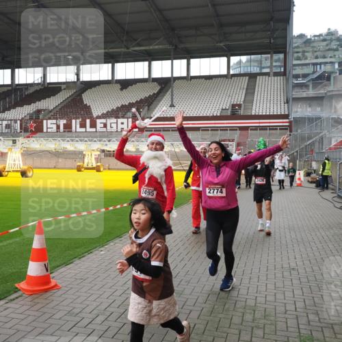 07.12.2025 - St. Pauli X-Mass-Run No. 15 Fabian Wolf http://msf.ph/oto/9418882 07.12.2025 11:28:39 Ziel 1897, 1917, 1919, 1920, 1921, 2383, 2426, 2427, 2431, 2495, 2707, 2774, 2808, 2845, 3234, 4641, 4818, 4832 meine-sportfotos.de