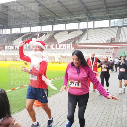 07.12.2025 - St. Pauli X-Mass-Run No. 15 Fabian Wolf http://msf.ph/oto/9418886 07.12.2025 11:28:40 Ziel 1897, 1917, 1919, 1920, 1921, 2383, 2426, 2427, 2431, 2495, 2707, 2774, 2808, 2845, 3234, 4641, 4818, 4832 meine-sportfotos.de