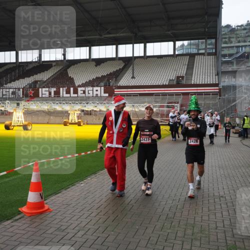 07.12.2025 - St. Pauli X-Mass-Run No. 15 Fabian Wolf http://msf.ph/oto/9418887 07.12.2025 11:28:41 Ziel 1897, 1917, 1919, 1920, 1921, 2383, 2426, 2427, 2431, 2495, 2707, 2709, 2774, 3234, 4641, 4818, 4832, 4837, 4838 meine-sportfotos.de