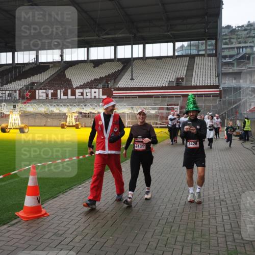 07.12.2025 - St. Pauli X-Mass-Run No. 15 Fabian Wolf http://msf.ph/oto/9418888 07.12.2025 11:28:41 Ziel 1897, 1917, 1919, 1920, 1921, 2383, 2426, 2427, 2431, 2495, 2707, 2709, 2774, 3234, 4641, 4818, 4832, 4837, 4838 meine-sportfotos.de