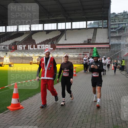 07.12.2025 - St. Pauli X-Mass-Run No. 15 Fabian Wolf http://msf.ph/oto/9418889 07.12.2025 11:28:41 Ziel 1897, 1917, 1919, 1920, 1921, 2383, 2426, 2427, 2431, 2495, 2707, 2709, 2774, 3234, 4641, 4818, 4832, 4837, 4838 meine-sportfotos.de