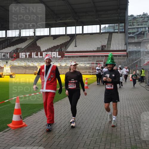 07.12.2025 - St. Pauli X-Mass-Run No. 15 Fabian Wolf http://msf.ph/oto/9418890 07.12.2025 11:28:41 Ziel 1897, 1917, 1919, 1920, 1921, 2383, 2426, 2427, 2431, 2495, 2707, 2709, 2774, 3234, 4641, 4818, 4832, 4837, 4838 meine-sportfotos.de