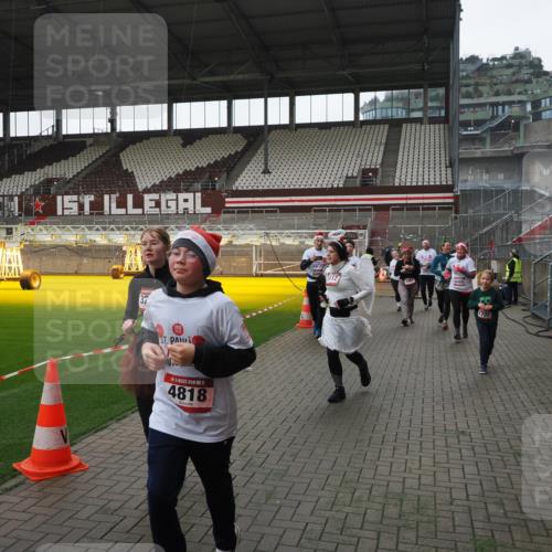 07.12.2025 - St. Pauli X-Mass-Run No. 15 Fabian Wolf http://msf.ph/oto/9418901 07.12.2025 11:28:44 Ziel 1897, 1917, 1919, 1920, 1921, 2038, 2383, 2426, 2427, 2431, 2495, 2707, 2709, 2774, 3234, 4641, 4818, 4832, 4837, 4838 meine-sportfotos.de