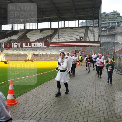 07.12.2025 - St. Pauli X-Mass-Run No. 15 Fabian Wolf http://msf.ph/oto/9418904 07.12.2025 11:28:45 Ziel 1917, 1919, 1920, 1921, 2038, 2383, 2426, 2427, 2431, 2495, 2707, 2709, 2774, 3234, 4641, 4818, 4832, 4837, 4838 meine-sportfotos.de