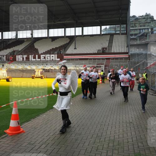 07.12.2025 - St. Pauli X-Mass-Run No. 15 Fabian Wolf http://msf.ph/oto/9418906 07.12.2025 11:28:45 Ziel 1917, 1919, 1920, 1921, 2038, 2383, 2426, 2427, 2431, 2495, 2707, 2709, 2774, 3234, 4641, 4818, 4832, 4837, 4838 meine-sportfotos.de