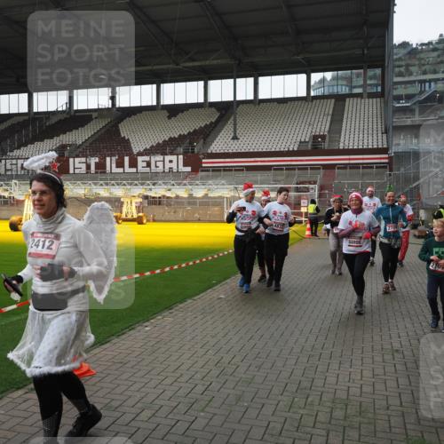 07.12.2025 - St. Pauli X-Mass-Run No. 15 Fabian Wolf http://msf.ph/oto/9418910 07.12.2025 11:28:46 Ziel 1917, 1919, 1920, 1921, 2038, 2383, 2426, 2427, 2431, 2495, 2707, 2709, 2774, 3234, 4818, 4832, 4837, 4838 meine-sportfotos.de