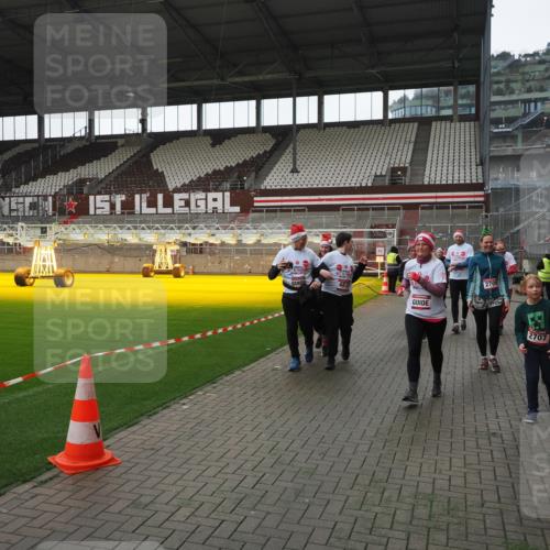 07.12.2025 - St. Pauli X-Mass-Run No. 15 Fabian Wolf http://msf.ph/oto/9418912 07.12.2025 11:28:47 Ziel 1917, 1919, 1921, 2038, 2383, 2426, 2427, 2431, 2495, 2707, 2709, 2774, 3234, 4818, 4832, 4837, 4838 meine-sportfotos.de