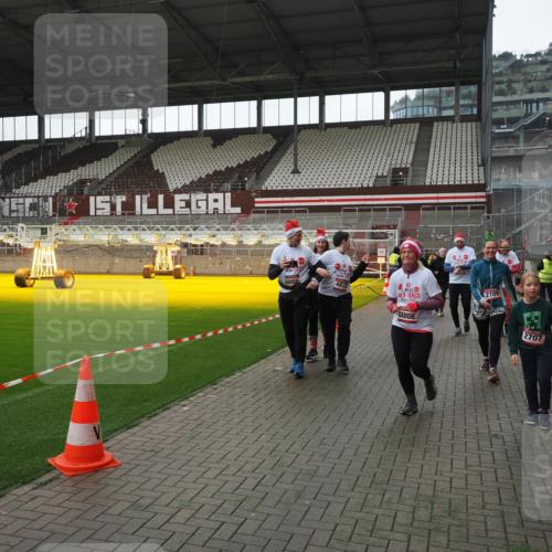 07.12.2025 - St. Pauli X-Mass-Run No. 15 Fabian Wolf http://msf.ph/oto/9418913 07.12.2025 11:28:47 Ziel 1917, 1919, 1921, 2038, 2383, 2426, 2427, 2431, 2495, 2707, 2709, 2774, 3234, 4818, 4832, 4837, 4838 meine-sportfotos.de