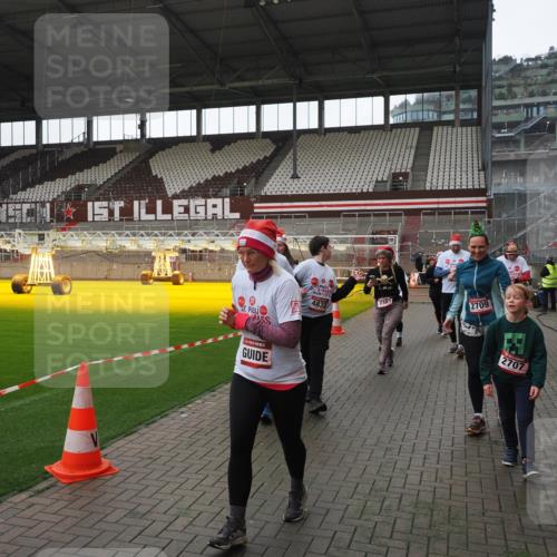 07.12.2025 - St. Pauli X-Mass-Run No. 15 Fabian Wolf http://msf.ph/oto/9418914 07.12.2025 11:28:48 Ziel 1917, 2038, 2383, 2426, 2495, 2707, 2709, 2774, 3234, 4818, 4832, 4837, 4838 meine-sportfotos.de