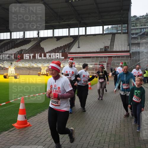 07.12.2025 - St. Pauli X-Mass-Run No. 15 Fabian Wolf http://msf.ph/oto/9418915 07.12.2025 11:28:48 Ziel 1917, 2038, 2383, 2426, 2495, 2707, 2709, 2774, 3234, 4818, 4832, 4837, 4838 meine-sportfotos.de