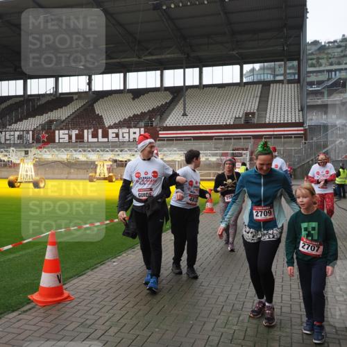 07.12.2025 - St. Pauli X-Mass-Run No. 15 Fabian Wolf http://msf.ph/oto/9418919 07.12.2025 11:28:49 Ziel 2038, 2189, 2190, 2383, 2495, 2707, 2709, 2774, 3234, 4818, 4832, 4837, 4838 meine-sportfotos.de
