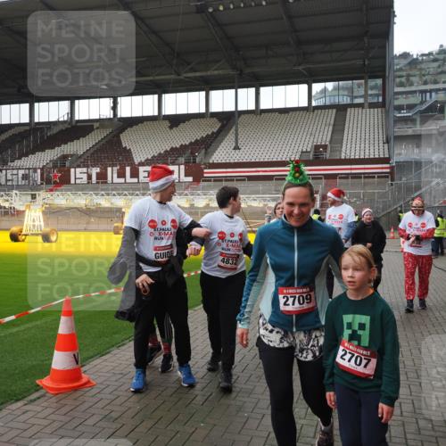 07.12.2025 - St. Pauli X-Mass-Run No. 15 Fabian Wolf http://msf.ph/oto/9418923 07.12.2025 11:28:50 Ziel 2038, 2189, 2190, 2383, 2707, 2709, 3234, 4818, 4832, 4837, 4838 meine-sportfotos.de