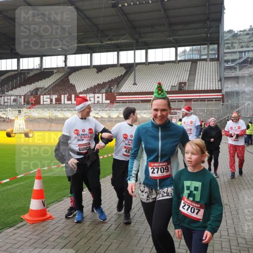 07.12.2025 - St. Pauli X-Mass-Run No. 15 Fabian Wolf http://msf.ph/oto/9418924 07.12.2025 11:28:50 Ziel 2038, 2189, 2190, 2383, 2707, 2709, 3234, 4818, 4832, 4837, 4838 meine-sportfotos.de