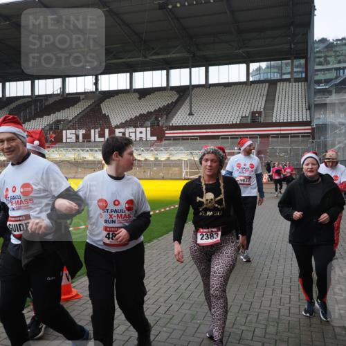07.12.2025 - St. Pauli X-Mass-Run No. 15 Fabian Wolf http://msf.ph/oto/9418928 07.12.2025 11:28:52 Ziel 2038, 2189, 2190, 2383, 2707, 2709, 3234, 4818, 4837, 4838 meine-sportfotos.de