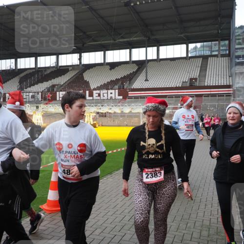 07.12.2025 - St. Pauli X-Mass-Run No. 15 Fabian Wolf http://msf.ph/oto/9418930 07.12.2025 11:28:52 Ziel 2038, 2189, 2190, 2383, 2707, 2709, 3234, 4818, 4837, 4838 meine-sportfotos.de