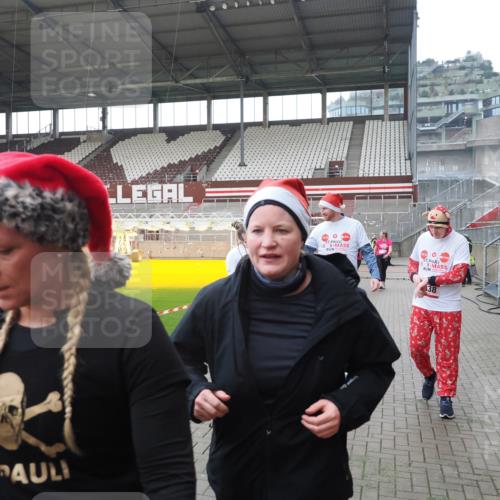 07.12.2025 - St. Pauli X-Mass-Run No. 15 Fabian Wolf http://msf.ph/oto/9418931 07.12.2025 11:28:53 Ziel 2038, 2189, 2190, 2383, 2707, 2709, 3234, 4818, 4837, 4838 meine-sportfotos.de