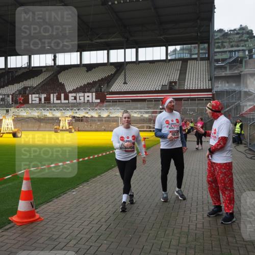 07.12.2025 - St. Pauli X-Mass-Run No. 15 Fabian Wolf http://msf.ph/oto/9418933 07.12.2025 11:28:54 Ziel 2038, 2189, 2190, 2383, 2707, 2709, 3234, 4818, 4837, 4838 meine-sportfotos.de