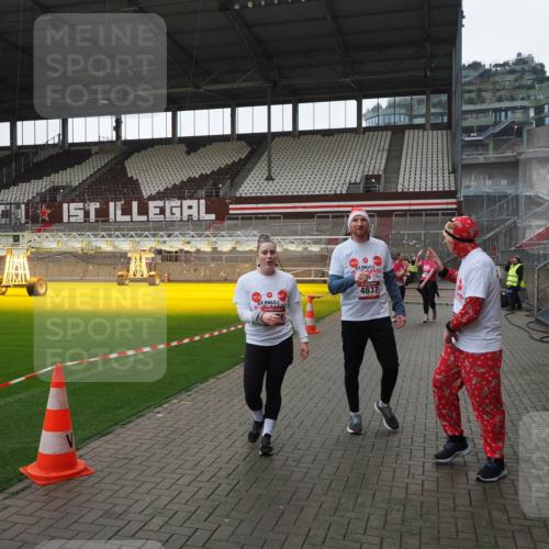 07.12.2025 - St. Pauli X-Mass-Run No. 15 Fabian Wolf http://msf.ph/oto/9418934 07.12.2025 11:28:55 Ziel 2038, 2189, 2190, 2383, 2707, 2709, 3234, 4818, 4837, 4838 meine-sportfotos.de