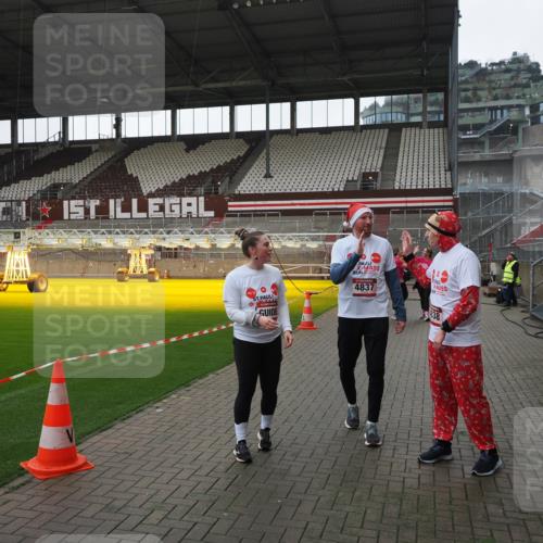 07.12.2025 - St. Pauli X-Mass-Run No. 15 Fabian Wolf http://msf.ph/oto/9418936 07.12.2025 11:28:55 Ziel 2038, 2189, 2190, 2383, 2707, 2709, 3234, 4818, 4837, 4838 meine-sportfotos.de