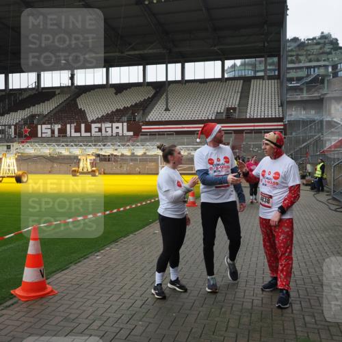 07.12.2025 - St. Pauli X-Mass-Run No. 15 Fabian Wolf http://msf.ph/oto/9418940 07.12.2025 11:28:56 Ziel 2038, 2189, 2190, 2383, 2707, 2709, 3234, 4818, 4837, 4838 meine-sportfotos.de