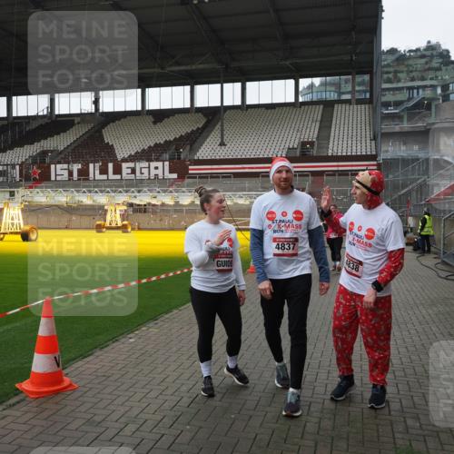 07.12.2025 - St. Pauli X-Mass-Run No. 15 Fabian Wolf http://msf.ph/oto/9418943 07.12.2025 11:28:56 Ziel 2038, 2189, 2190, 2383, 2707, 2709, 3234, 4818, 4837, 4838 meine-sportfotos.de