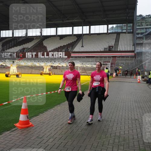 07.12.2025 - St. Pauli X-Mass-Run No. 15 Fabian Wolf http://msf.ph/oto/9418957 07.12.2025 11:29:03 Ziel 2038, 2189, 2190 meine-sportfotos.de