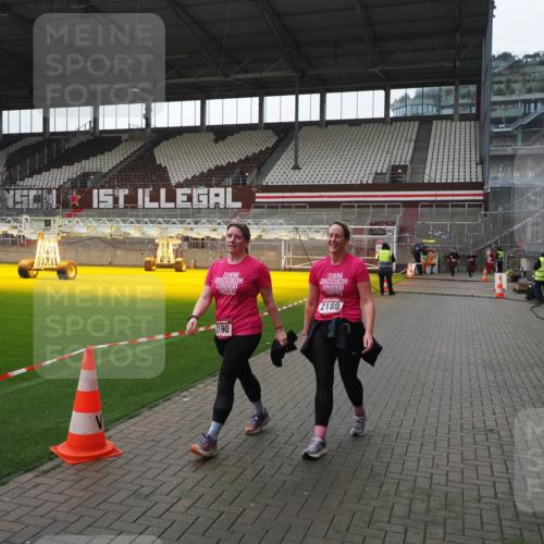07.12.2025 - St. Pauli X-Mass-Run No. 15 Fabian Wolf http://msf.ph/oto/9418958 07.12.2025 11:29:04 Ziel 2189, 2190 meine-sportfotos.de