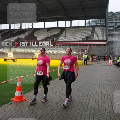 07.12.2025 - St. Pauli X-Mass-Run No. 15 Fabian Wolf http://msf.ph/oto/9418960 07.12.2025 11:29:04 Ziel 2189, 2190 meine-sportfotos.de