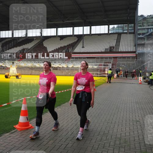 07.12.2025 - St. Pauli X-Mass-Run No. 15 Fabian Wolf http://msf.ph/oto/9418961 07.12.2025 11:29:04 Ziel 2189, 2190 meine-sportfotos.de