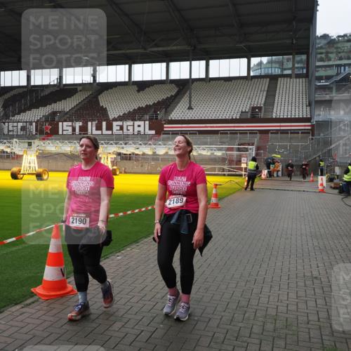 07.12.2025 - St. Pauli X-Mass-Run No. 15 Fabian Wolf http://msf.ph/oto/9418962 07.12.2025 11:29:04 Ziel 2189, 2190 meine-sportfotos.de