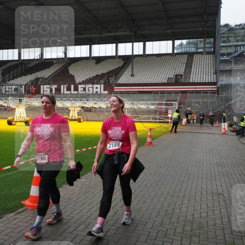 07.12.2025 - St. Pauli X-Mass-Run No. 15 Fabian Wolf http://msf.ph/oto/9418963 07.12.2025 11:29:05 Ziel 2189, 2190 meine-sportfotos.de