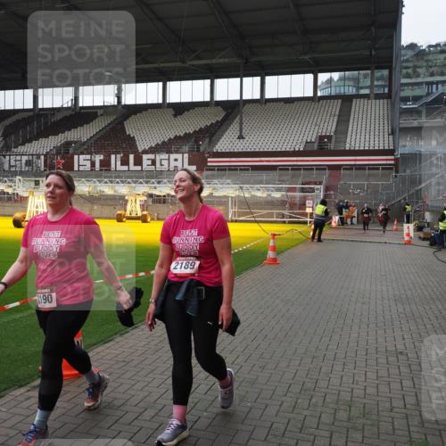 07.12.2025 - St. Pauli X-Mass-Run No. 15 Fabian Wolf http://msf.ph/oto/9418964 07.12.2025 11:29:05 Ziel 2189, 2190 meine-sportfotos.de