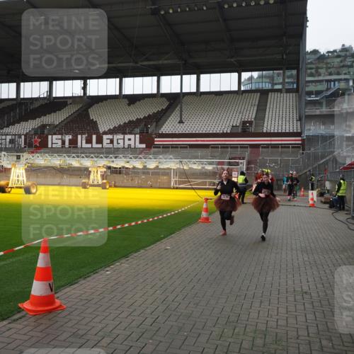 07.12.2025 - St. Pauli X-Mass-Run No. 15 Fabian Wolf http://msf.ph/oto/9418965 07.12.2025 11:29:09 Ziel 861, 2189, 2190, 2676, 3235, 3236 meine-sportfotos.de