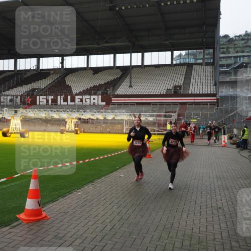 07.12.2025 - St. Pauli X-Mass-Run No. 15 Fabian Wolf http://msf.ph/oto/9418968 07.12.2025 11:29:10 Ziel 861, 2676, 3235, 3236, 4392, 4432, 4452 meine-sportfotos.de