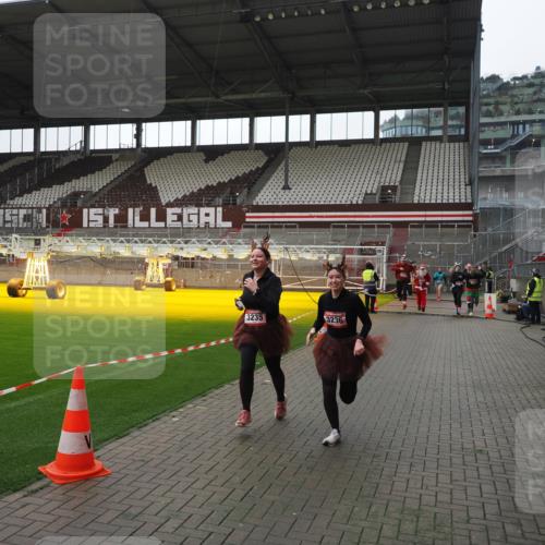 07.12.2025 - St. Pauli X-Mass-Run No. 15 Fabian Wolf http://msf.ph/oto/9418970 07.12.2025 11:29:11 Ziel 861, 2676, 3235, 3236, 4392, 4432, 4452 meine-sportfotos.de