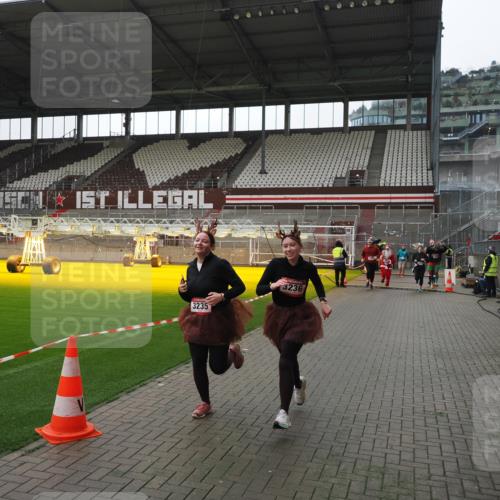 07.12.2025 - St. Pauli X-Mass-Run No. 15 Fabian Wolf http://msf.ph/oto/9418971 07.12.2025 11:29:11 Ziel 861, 2676, 3235, 3236, 4392, 4432, 4452 meine-sportfotos.de